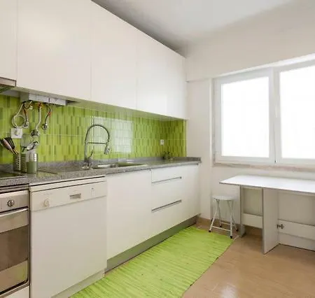 Well Situated And Cosy In Monte Daire Estoril